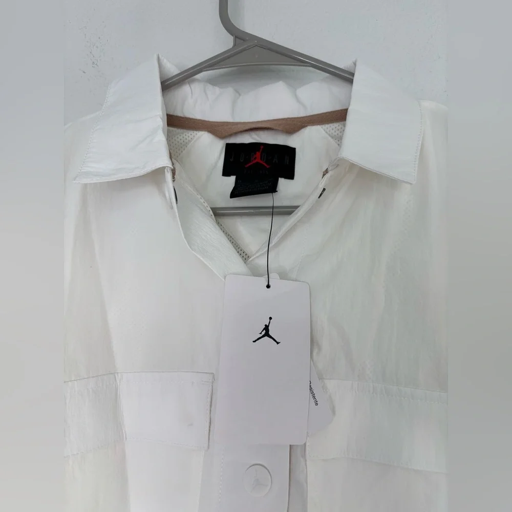 JORDAN NWT WHITE WINDBREAKER CROPPED GIRLS JACKET SZ MEDIUM